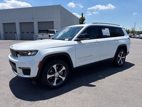 Used 2023 Jeep Grand Cherokee L Limited AWD/4WD image 5