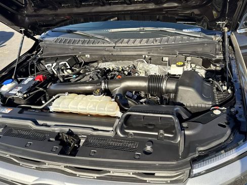 Used 2024 Ford Expedition XLT image 13