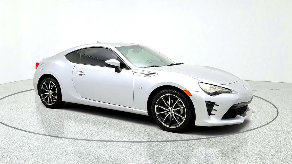Used 2017 Toyota 86 RWD image 3