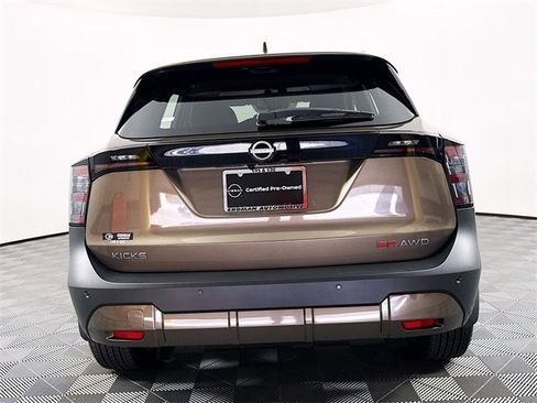Certified 2025 Nissan Kicks SR image 20