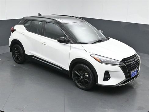 Used 2023 Nissan Kicks SR image 43