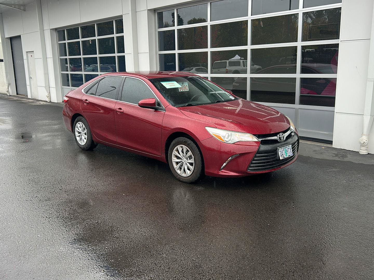 Used 2015 Toyota Camry LE FWD image 1