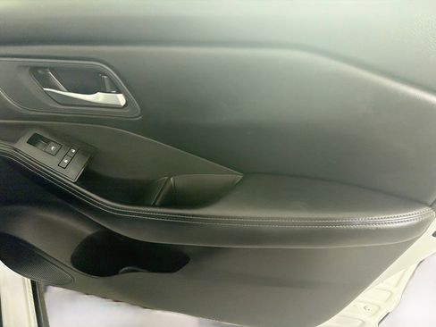 Used 2025 Nissan Rogue SV AWD/4WD image 31