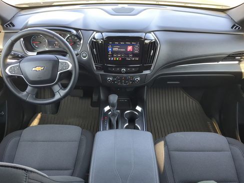 Used 2023 Chevrolet Traverse LT image 15