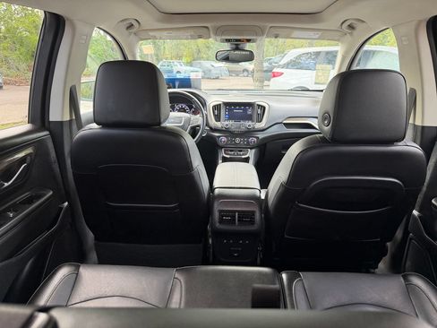 Used 2022 GMC Terrain Denali w/ Denali Premium Package AWD/4WD image 8
