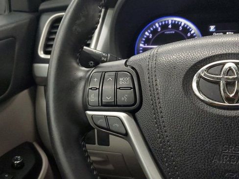 Used 2018 Toyota Highlander XLE FWD image 23
