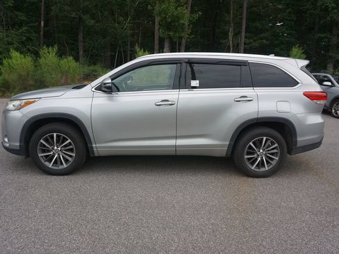 Used 2018 Toyota Highlander XLE FWD image 20