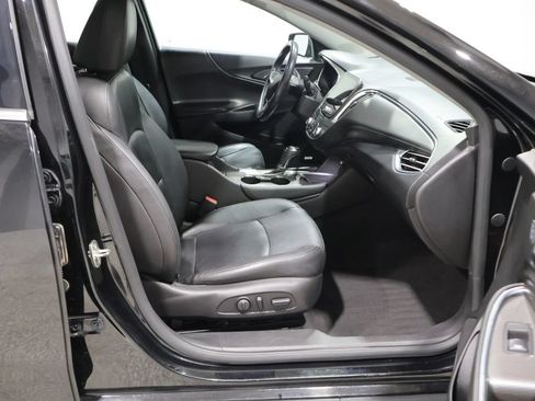 Used 2017 Chevrolet Malibu LT w/ Leather Package FWD image 23