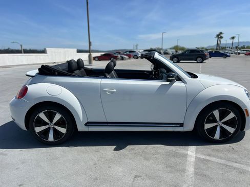 Used 2013 Volkswagen Beetle Turbo 60's Edition image 23