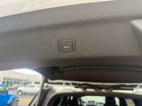 Used 2024 GMC Yukon SLT AWD/4WD image 42