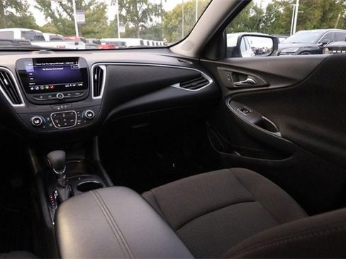 Used 2024 Chevrolet Malibu LT image 23