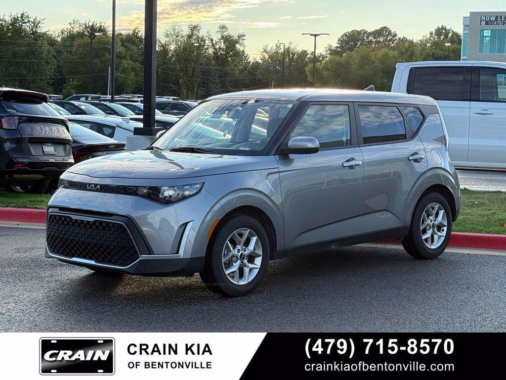 Used 2025 Kia Soul LX w/ LX Technology Package FWD image 3