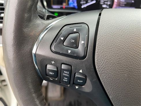 Used 2013 Lincoln MKT AWD image 32