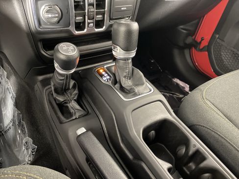 Used 2025 Jeep Wrangler Unlimited Sahara w/ Safety Group AWD/4WD image 30