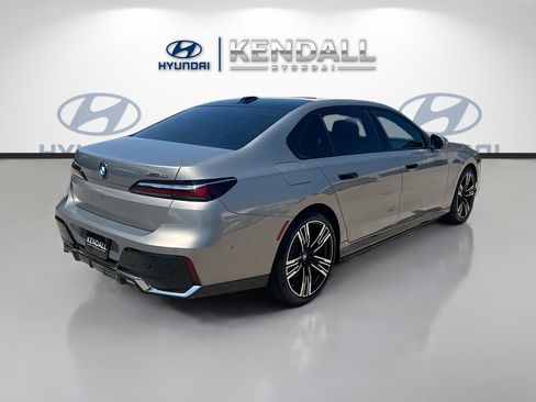 Used 2023 BMW i7 xDrive60 AWD/4WD image 6