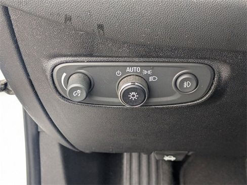 Used 2019 Chevrolet Equinox Premier image 16