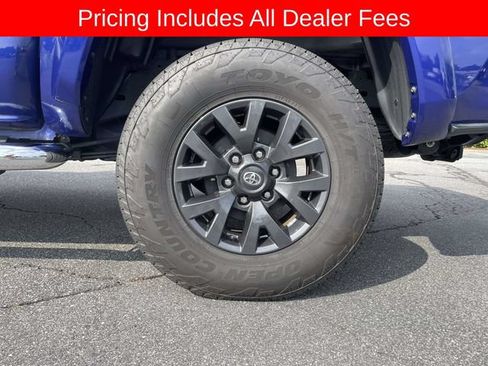 Used 2023 Toyota Tacoma SR5 w/ Technology Package AWD/4WD image 9