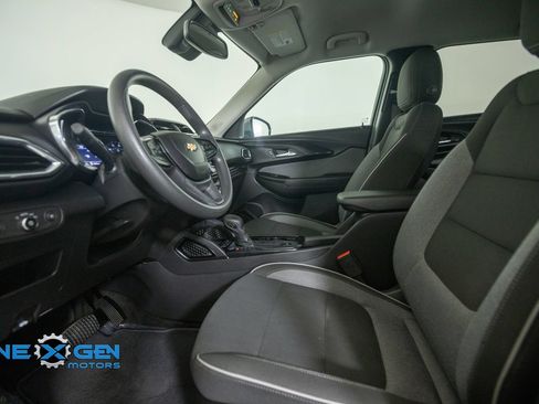 Used 2023 Chevrolet TrailBlazer LT w/ Convenience Package AWD/4WD image 12
