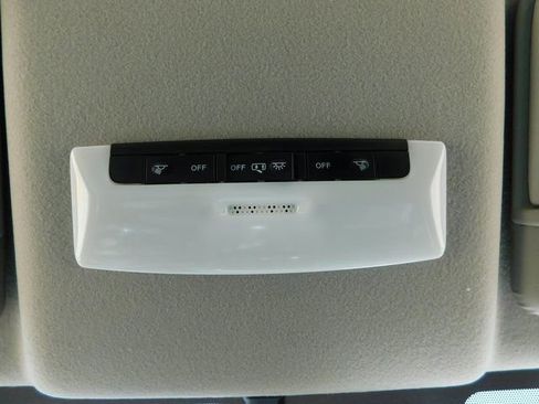 Used 2025 Nissan Versa SV w/ Trunk Package image 26