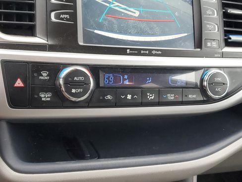 Used 2018 Toyota Highlander XLE image 23