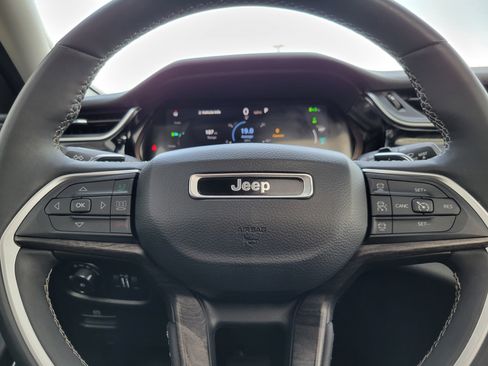 Used 2023 Jeep Grand Cherokee 4WD 4xe w/ Luxury Tech Group II image 8