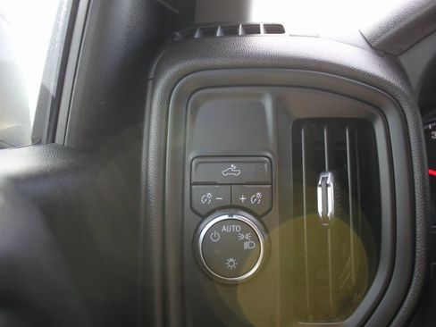 Used 2022 Chevrolet Silverado 1500 Custom image 11