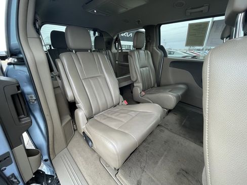 Used 2013 Chrysler Town & Country Touring image 28