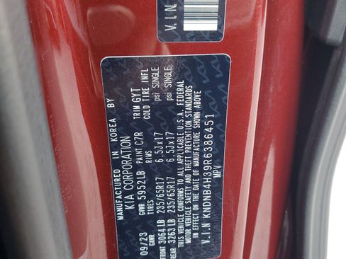 Certified 2024 Kia Carnival LX image 32