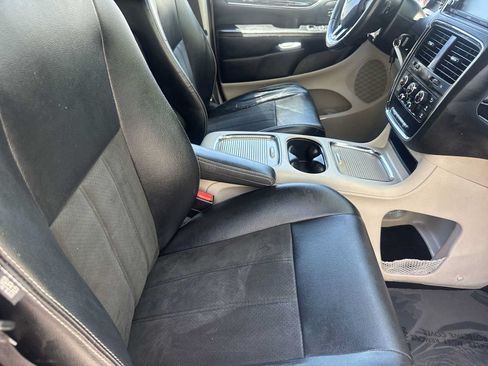 Used 2019 Dodge Grand Caravan SXT FWD image 18