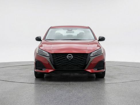 Used 2025 Nissan Altima 2.5 SV image 2