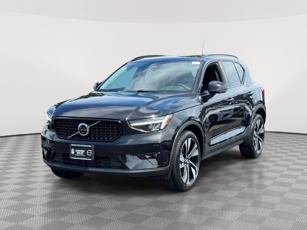Certified 2024 Volvo XC40 B5 Plus w/ Protection Package Premier AWD/4WD image 2
