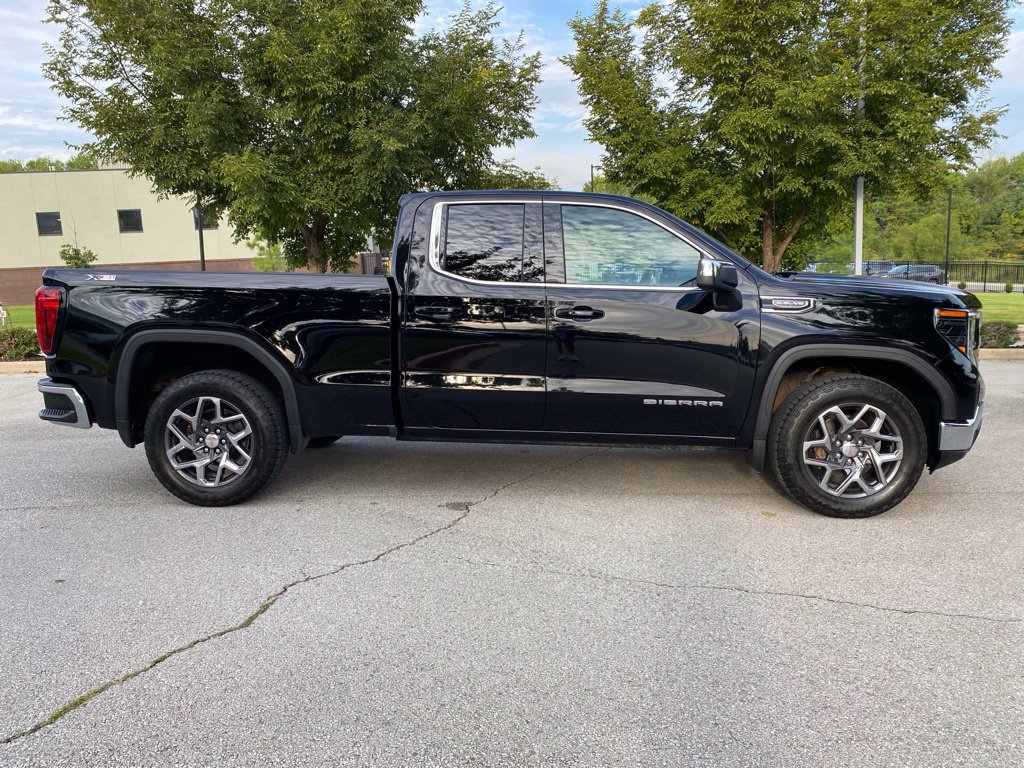 Used 2025 GMC Sierra 1500 SLE w/ X31 Off-Road Package AWD/4WD image 9