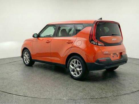 Used 2025 Kia Soul LX w/ LX Technology Package image 6