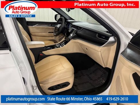 Used 2023 Jeep Grand Cherokee Limited AWD/4WD image 39