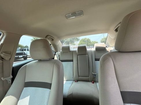 Used 2012 Toyota Camry LE FWD image 14
