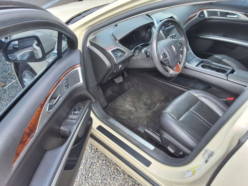 Used 2014 Lincoln MKZ image 16