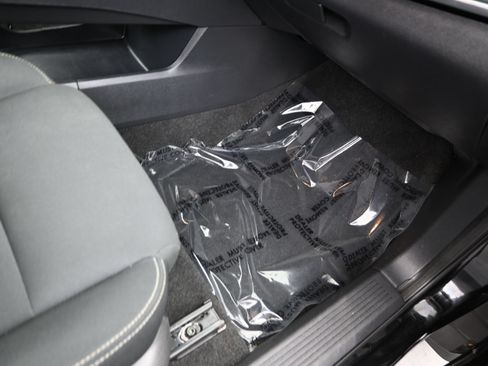 Used 2023 Nissan Rogue S FWD image 19