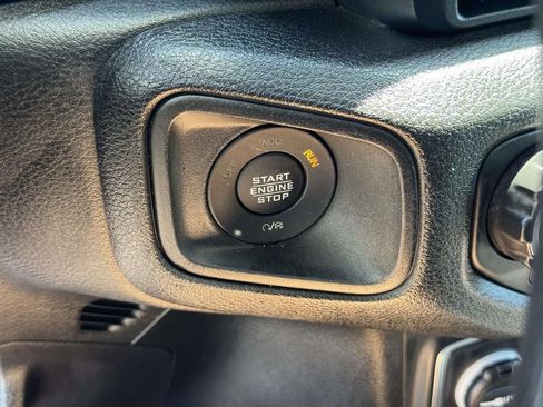 Used 2025 Jeep Gladiator Overland AWD/4WD image 26