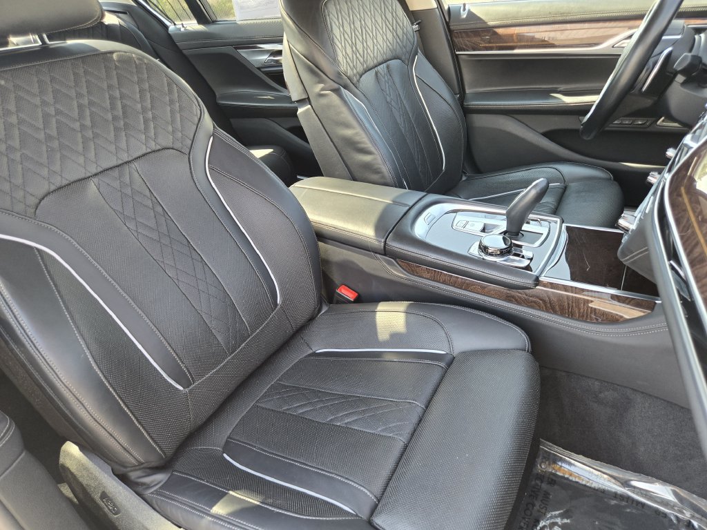 Used 2020 BMW 750i xDrive w/ Executive Package AWD/4WD image 15