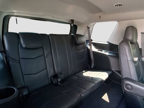 Used 2019 Cadillac Escalade Luxury AWD/4WD image 30
