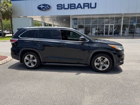 Used 2015 Toyota Highlander Limited Platinum FWD image 2