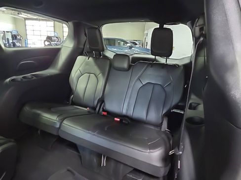 Used 2023 Chrysler Pacifica Touring-L w/ S Appearance Package FWD image 32