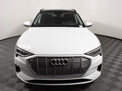 Used 2021 Audi e-tron Prestige w/ Prestige Package image 10