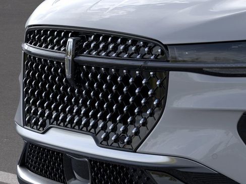 New 2026 Lincoln Nautilus Premier image 17