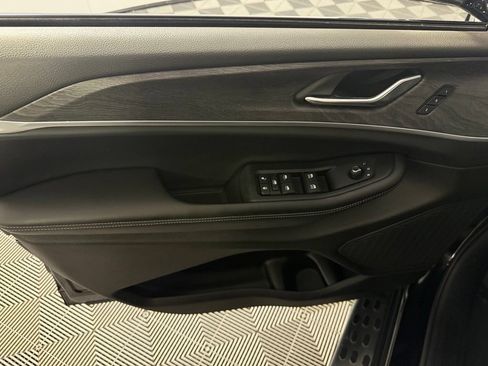 Certified 2025 Jeep Grand Cherokee Limited w/ Luxury Tech Group II AWD/4WD image 27
