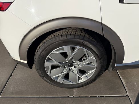 Used 2025 Genesis GV60 RWD image 15