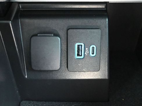 Used 2022 Ford Explorer Platinum w/ Equipment Group 601A image 18