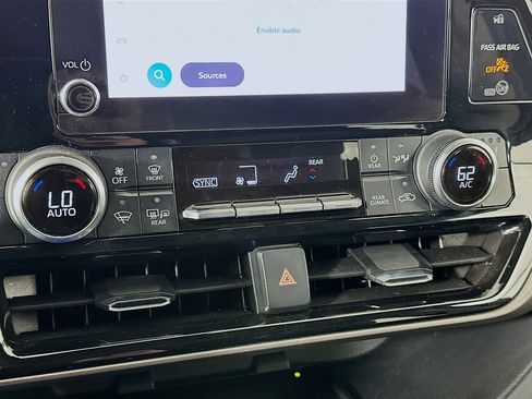 Used 2023 Toyota Highlander XLE image 23