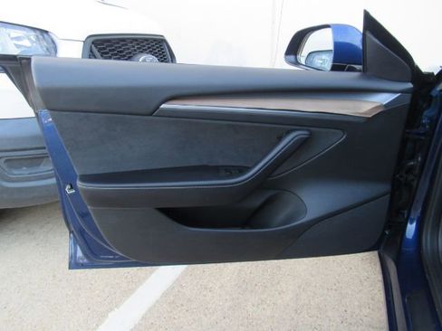 Used 2022 Tesla Model 3 Standard Range image 11