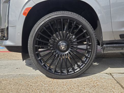 Used 2023 Cadillac Escalade ESV Sport w/ LPO, ONYX Package image 7